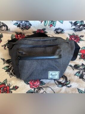 Herschel Supply Co. Seventeen Hip Pack in Charcoal Crosshatch Colorway